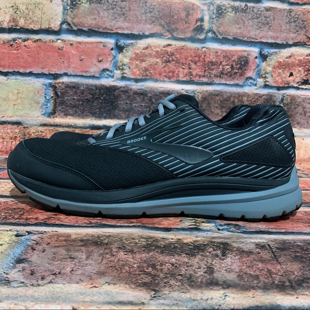 Brooks Addiction Walking Shoes